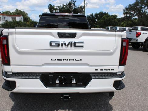 Used 2024 GMC Sierra 3500 Denali Ultimate AWD/4WD image 5