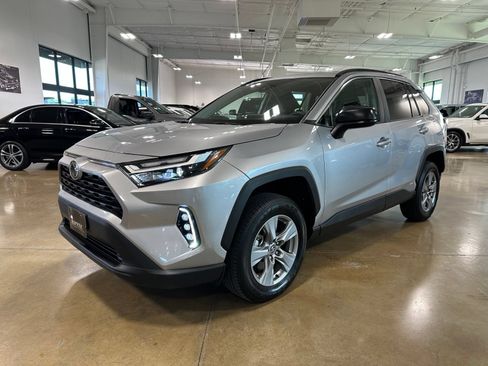 Used 2025 Toyota RAV4 LE AWD/4WD image 3