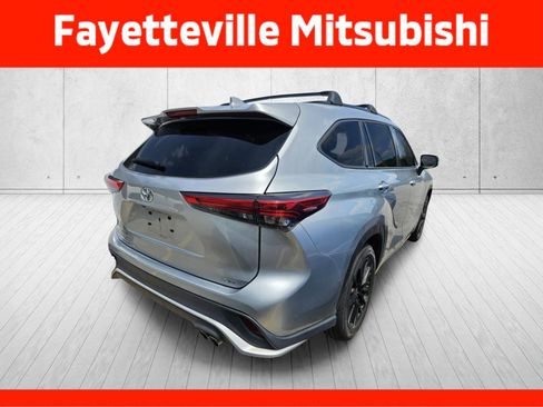 Used 2023 Toyota Highlander XSE FWD image 11