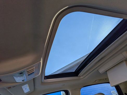 Used 2011 Cadillac Escalade Premium image 46