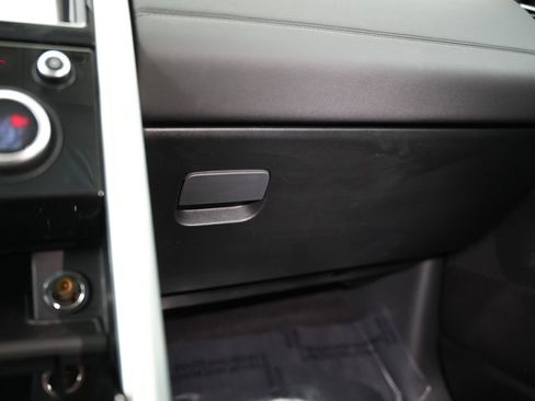 Used 2017 Land Rover Discovery HSE image 54