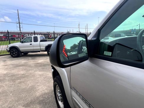 Used 2004 GMC Sierra 2500 SLT w/ Skid Plate Package image 21