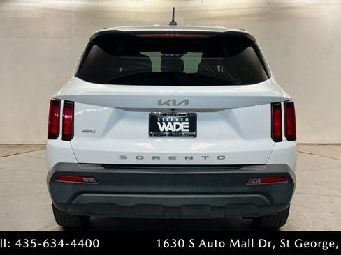 Used 2022 Kia Sorento LX AWD/4WD image 4