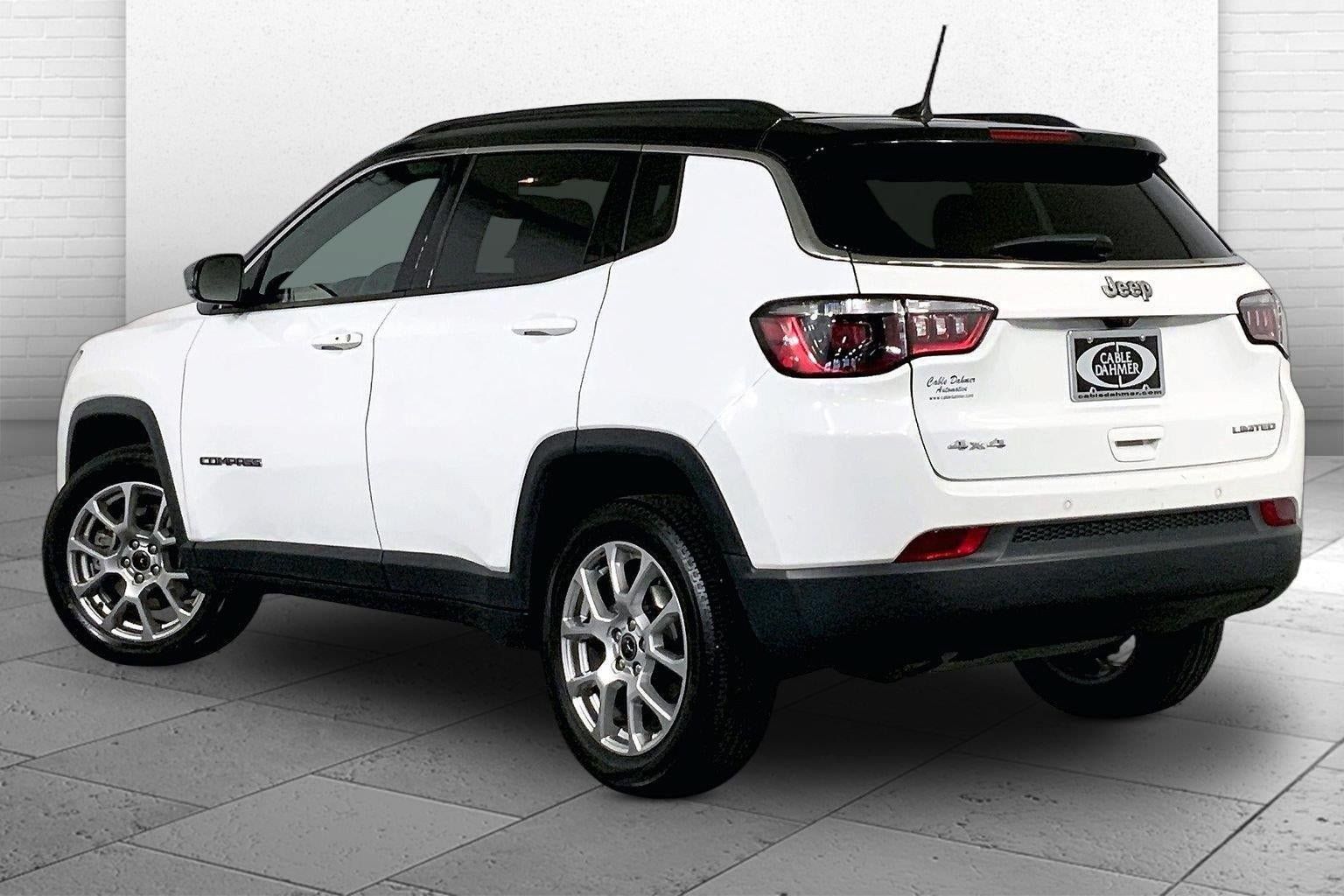 Used 2025 Jeep Compass Limited AWD/4WD image 11