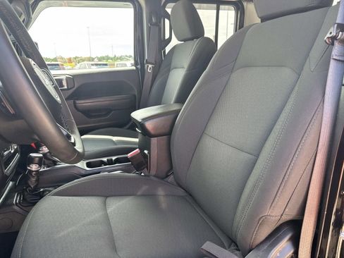 Used 2023 Jeep Gladiator Sport AWD/4WD image 15