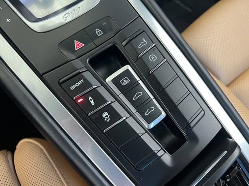 Used 2019 Porsche 911 Carrera RWD image 27