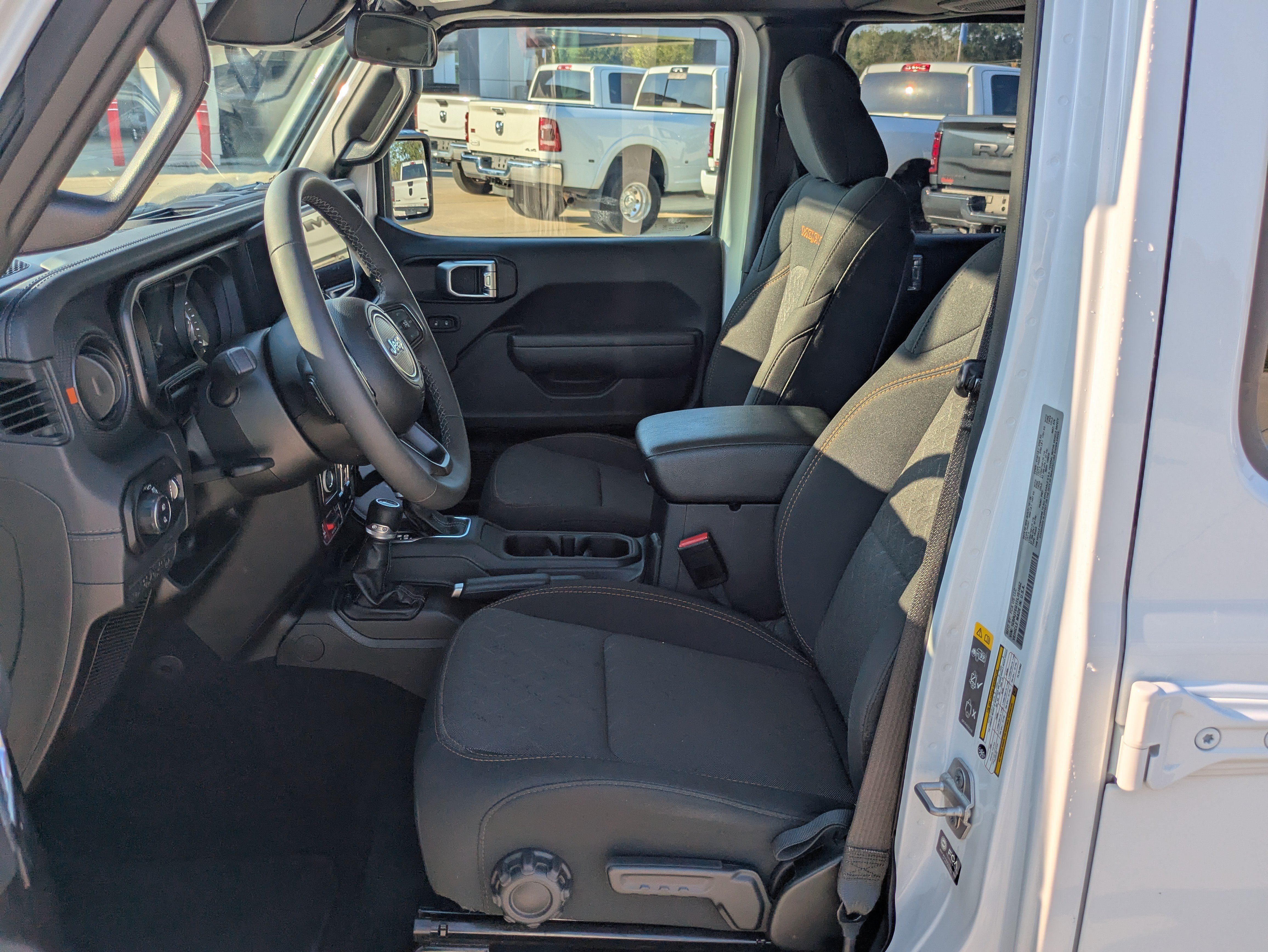 Used 2026 Jeep Gladiator Mojave AWD/4WD image 5