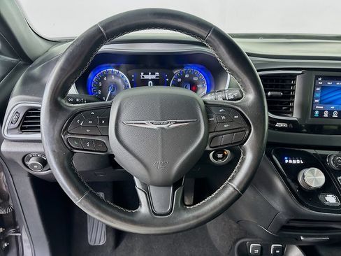 Used 2019 Chrysler Pacifica Touring Plus w/ S Appearance Package FWD image 12