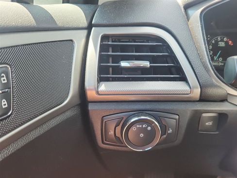 Used 2018 Ford Fusion SE w/ Fusion SE Technology Package FWD image 18