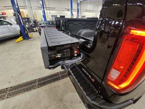 Certified 2022 GMC Sierra 1500 AT4 w/ AT4 Premium Package image 37