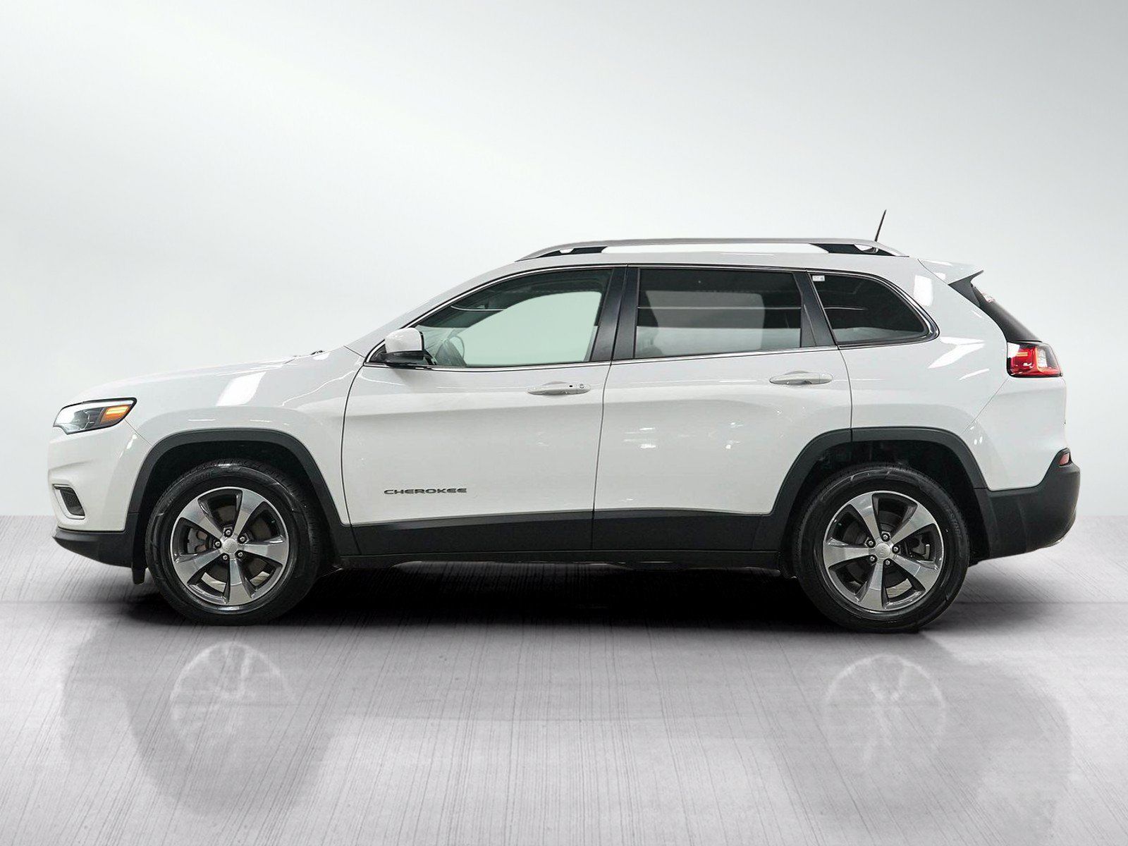 Used 2019 Jeep Cherokee Limited w/ Trailer Tow Group AWD/4WD image 2