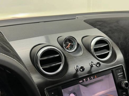 Used 2019 Bentley Bentayga AWD/4WD image 23