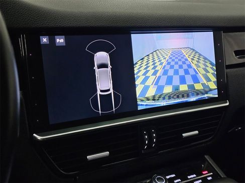Used 2019 Porsche Cayenne Base image 29