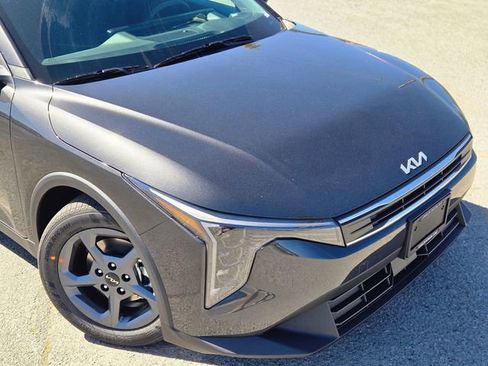 New 2026 Kia K4 LXS image 4