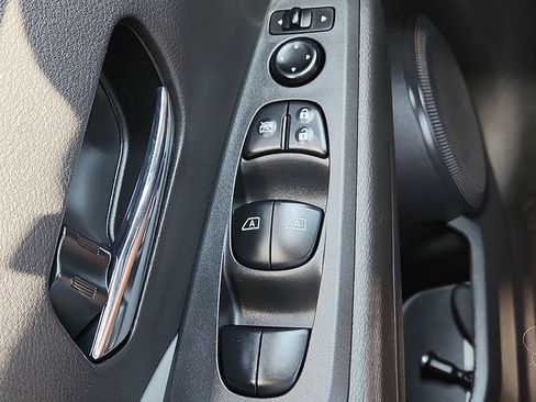 Used 2021 Nissan Kicks SR w/ SR Premium Package FWD image 22