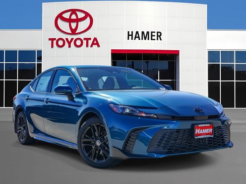 New 2026 Toyota Camry SE FWD image 1