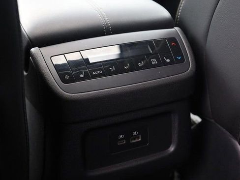 Certified 2025 Nissan Pathfinder SL w/ SL Premium Package FWD image 28