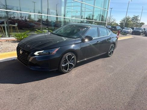 Used 2024 Nissan Altima 2.5 SR FWD image 17
