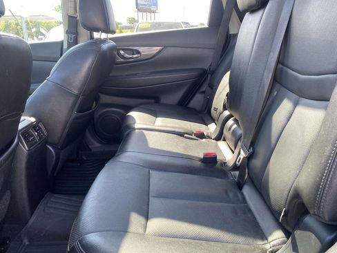 Used 2016 Nissan Rogue SL w/ SL Premium Package FWD image 11