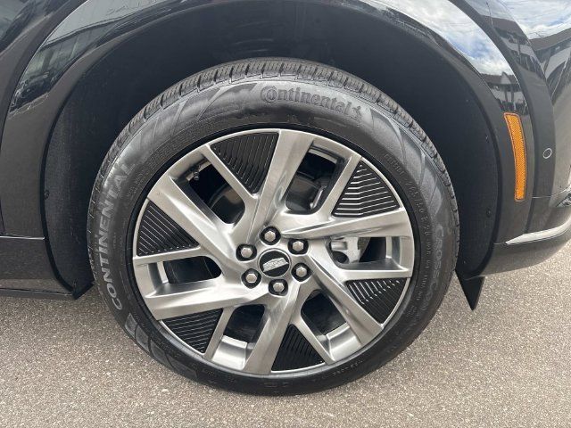 Certified 2025 Cadillac Optiq Luxury 2 w/ LPO, Floor Liner Package AWD/4WD image 11