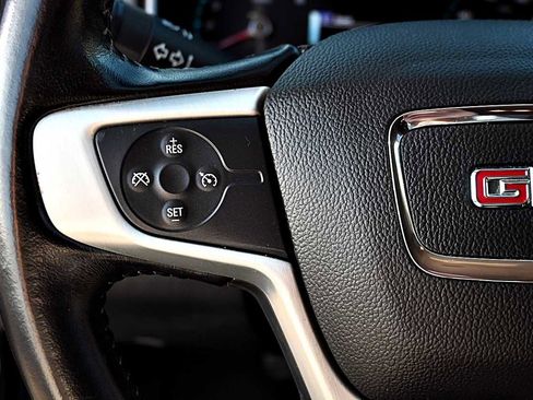 Used 2018 GMC Canyon SLE image 18