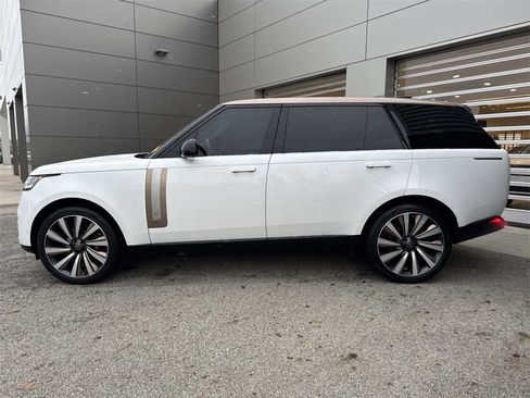 Used 2023 Land Rover Range Rover SV image 4