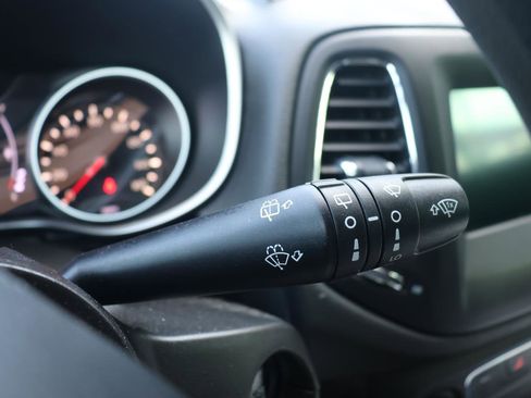 Used 2019 Jeep Compass Sport image 38