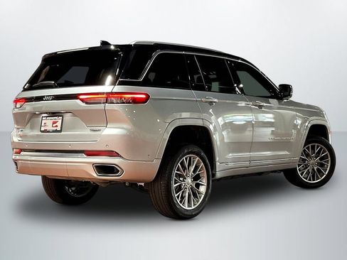 Used 2023 Jeep Grand Cherokee Summit AWD/4WD image 7