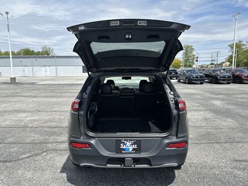 Used 2017 Jeep Cherokee Limited AWD/4WD image 22