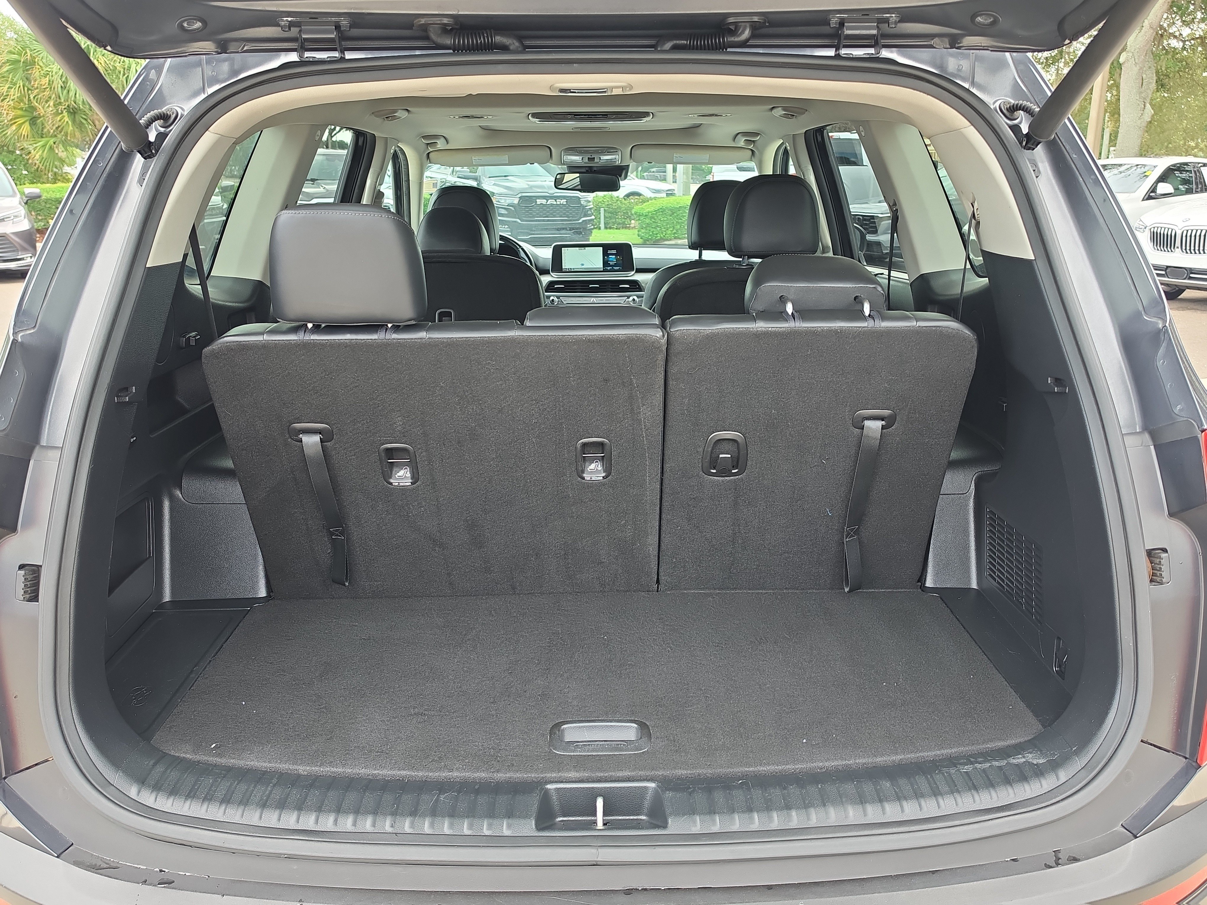 Used 2022 Kia Telluride EX w/ EX Premium Package FWD image 10