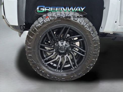 Used 2025 GMC Sierra 2500 AT4 w/ AT4 Premium Plus Package AWD/4WD image 30