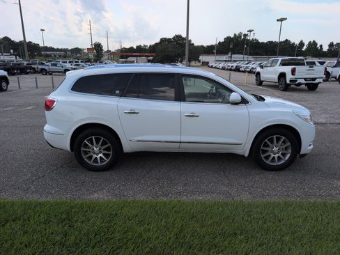 Used 2017 Buick Enclave Leather FWD image 7