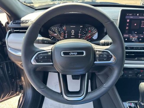 Used 2023 Jeep Compass Limited w/ Sun and Sound Group AWD/4WD image 12