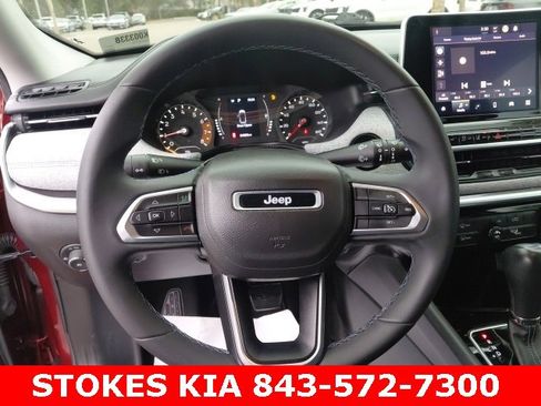 Used 2022 Jeep Compass Latitude image 11
