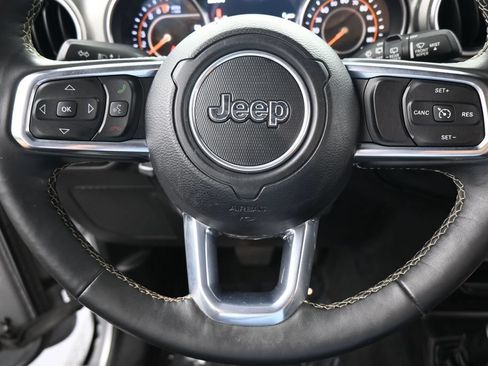 Used 2019 Jeep Wrangler Unlimited Sahara AWD/4WD image 30
