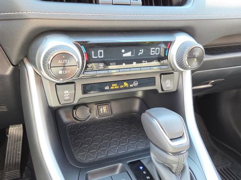 Certified 2025 Toyota RAV4 XLE Premium image 28