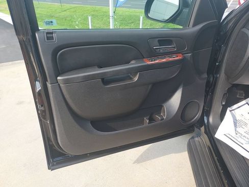 Used 2013 Chevrolet Avalanche LS RWD image 12