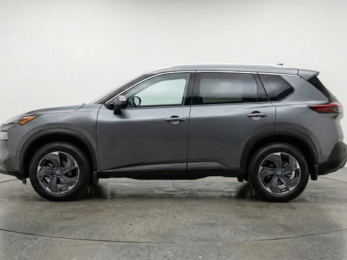 Used 2025 Nissan Rogue SV image 5