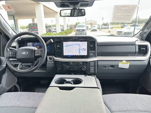 Used 2025 Ford F250 XLT w/ Black Appearance Package AWD/4WD image 12