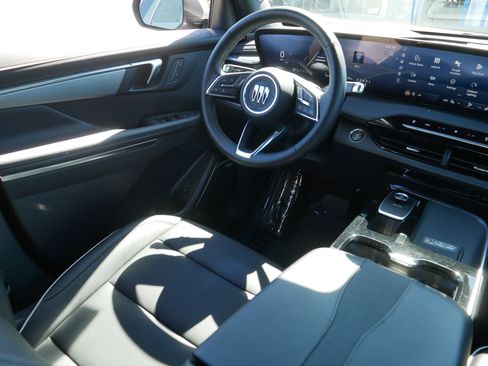 Used 2025 Buick Enclave Preferred image 9