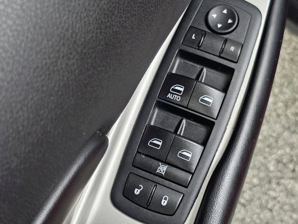 Used 2017 Dodge Journey SXT FWD image 29