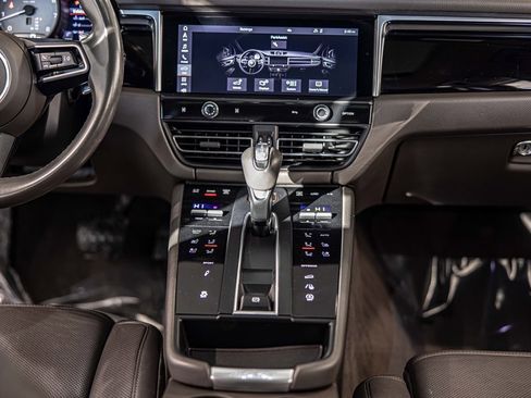 Used 2022 Porsche Macan S image 36