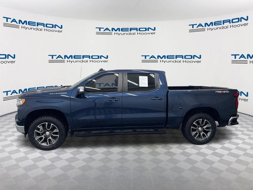 Used 2022 Chevrolet Silverado 1500 LT AWD/4WD image 2