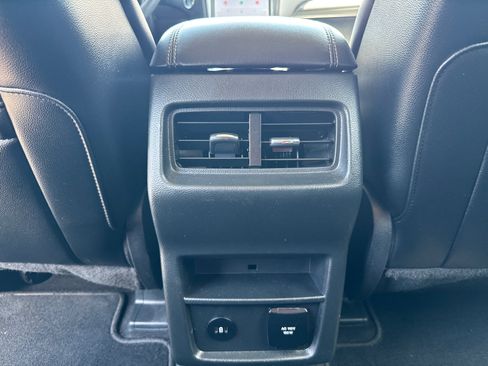 Used 2024 Ford Edge Titanium AWD/4WD image 7