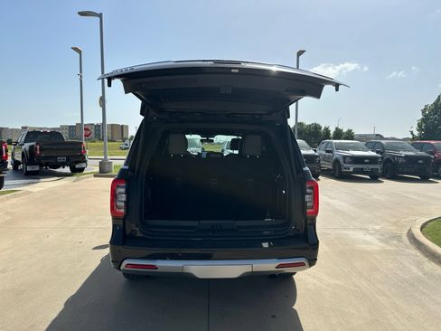 Certified 2023 Ford Expedition Platinum RWD image 12