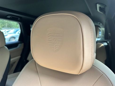 Used 2026 Porsche Cayenne E-Hybrid AWD/4WD image 22