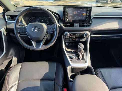 Used 2022 Toyota RAV4 SE image 17