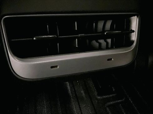 Used 2023 Tesla Model 3 Standard Range image 31