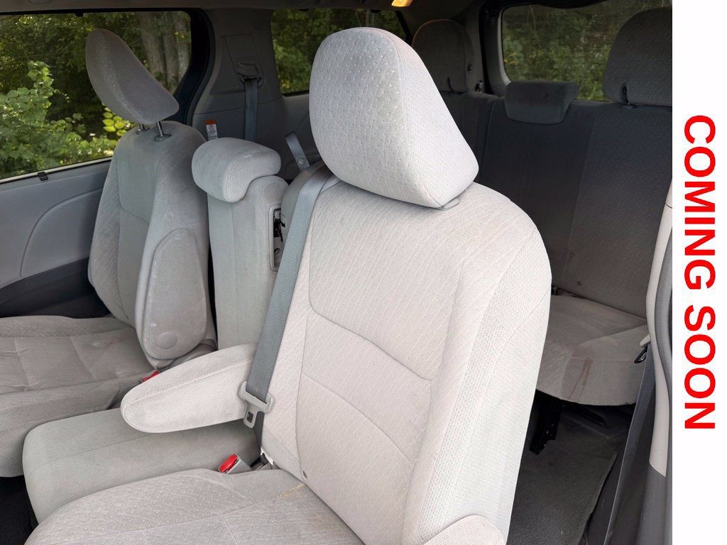 Used 2016 Toyota Sienna LE FWD image 10