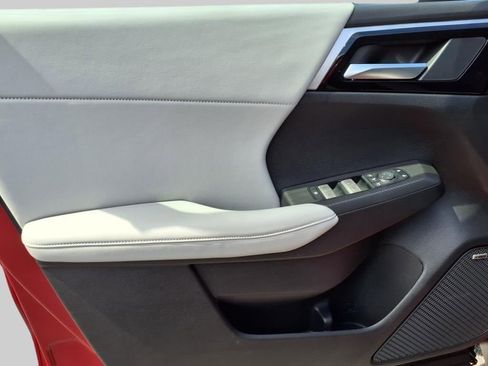 New 2025 Mitsubishi Outlander SE image 13